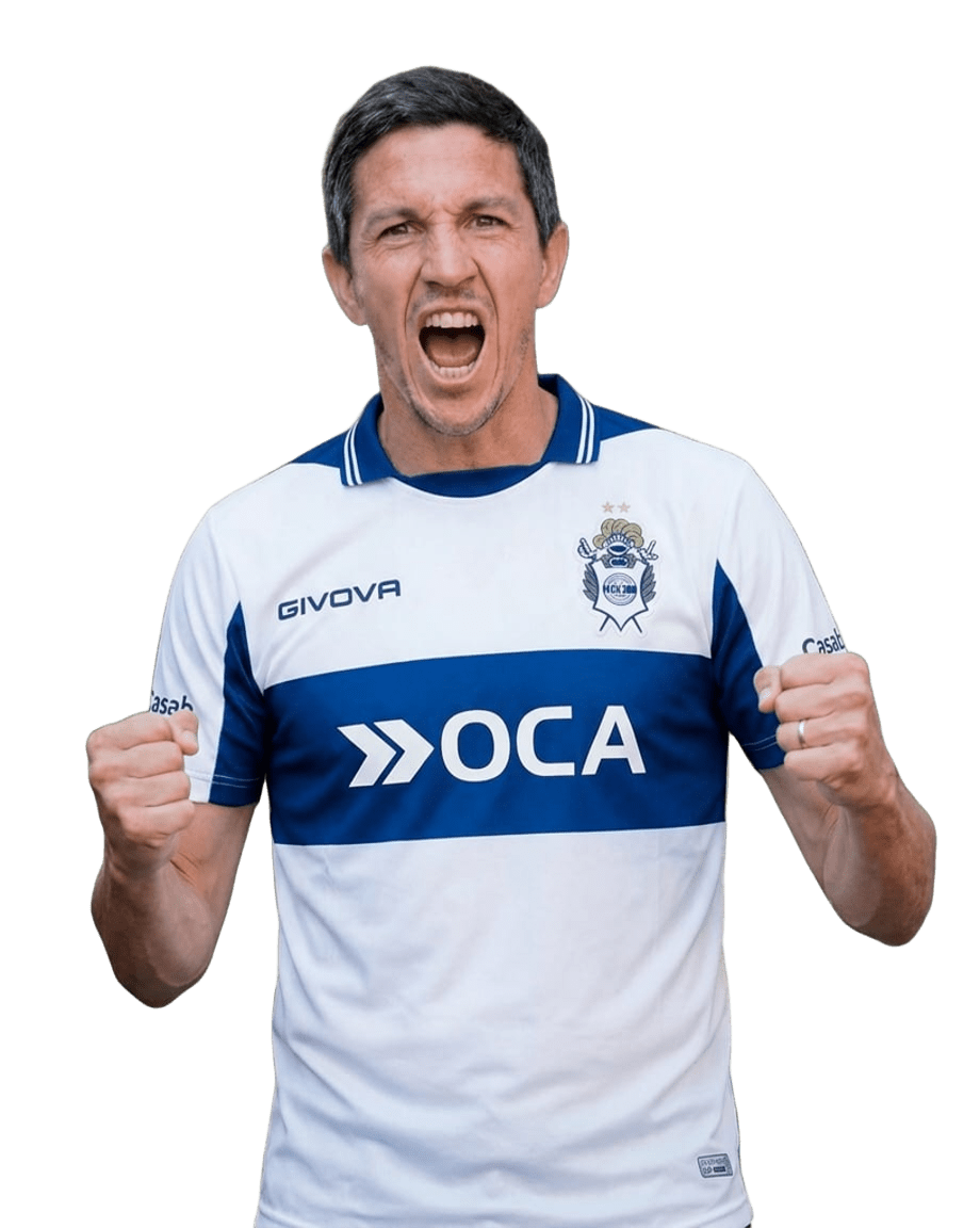 Jugador de Gimnasia y Esgrima La Plata celebrando